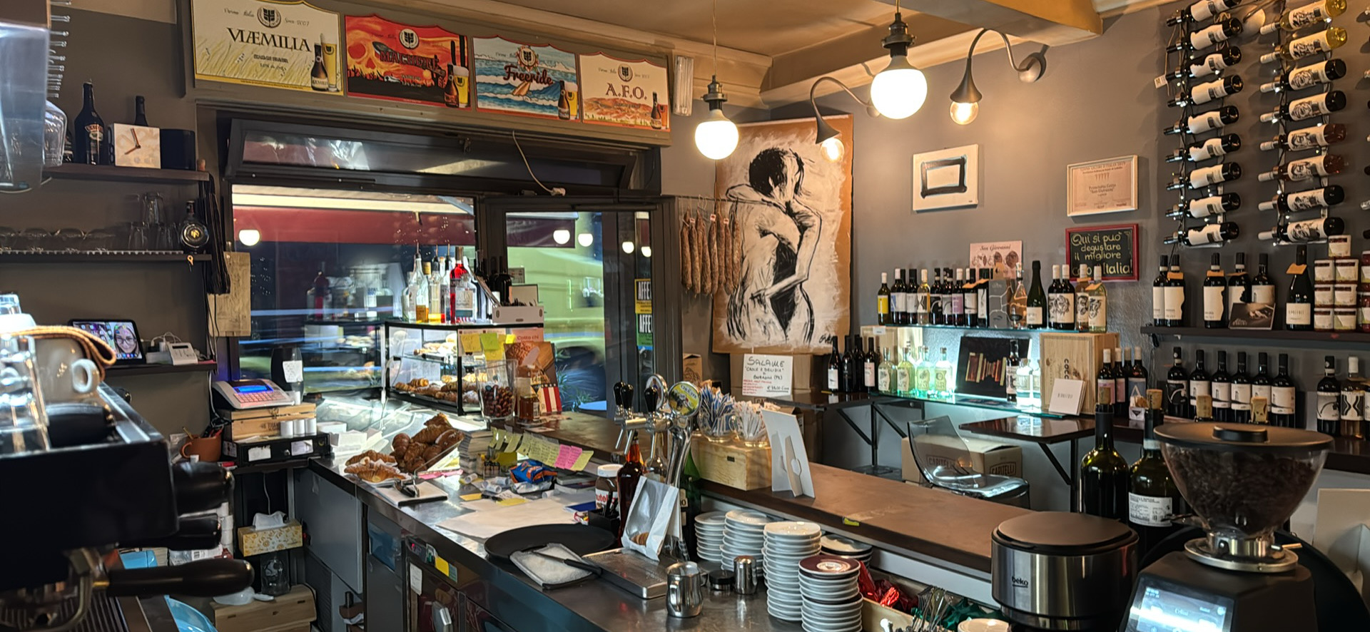 READ AND DRINK BAR EDICOLA